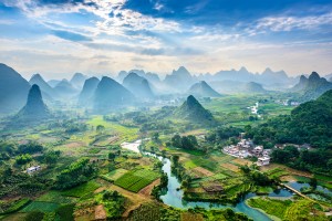 Landscape of Guilin, Li River and Karst mountains. Located near Yangshuo, Guilin, Guangxi, China.